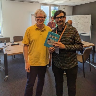 Solution architect / Java developer. I love creativity, Kotlin, Java, clouds, NodeJS, Androids, patterns, Spring, photography, cats...life in general
