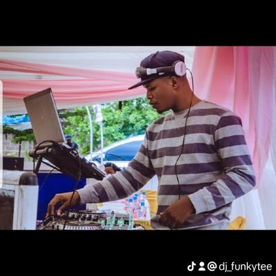 PRO DJ
EVENT PLANNER 
BLOGGER
SOUND ENGINEER