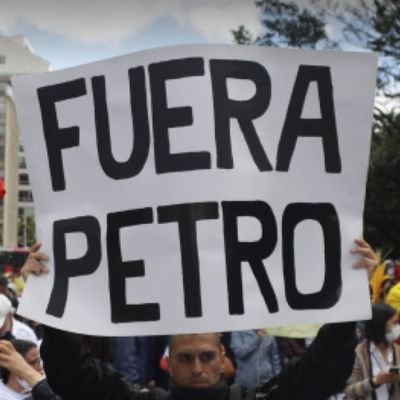 Digo lo que siento y pienso
Con ideología clara, no soy pendejo, no como entero.
Mamertos bloqueados
#UribistaSigueAUribista
Microempresario textil