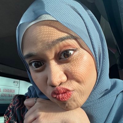 SyazzWanii_'s profile picture. mind ur own business please