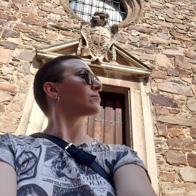Si no tuvieses miedo, qué harías?
.
Content Analyst
Diseñadora/e multimedial
Escribo y pinto.