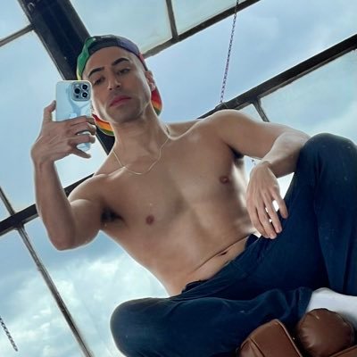 Vers Latino twunk with a phone and an exhibitionist streak 📸 Let’s make some videos together!