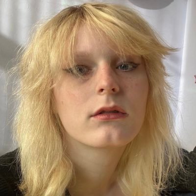 sashybee24's profile picture. I cascade