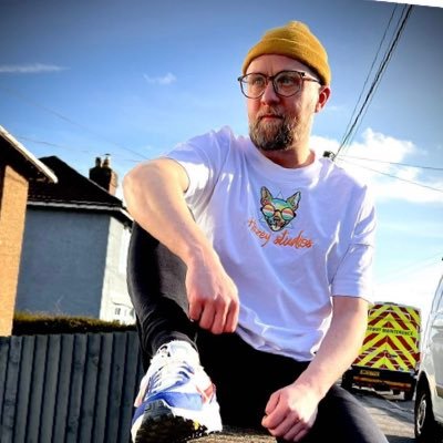 Luckiest man in the world with 3 beautiful children. THFC, BC Lions and MMA fan. 90’s Brit Pop and Indie music lover. @cymru Grassroots football coach.
