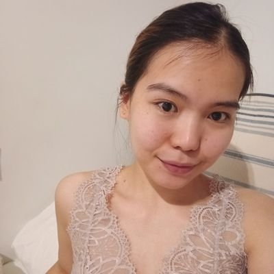 Qwerty08161996's profile picture. Selenophile && City Lights && Old Songs 🐶❤