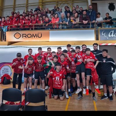 Jugador de balonmano en el @gijonjovellanos y AA del Colegio de la Inmaculada. RSG.