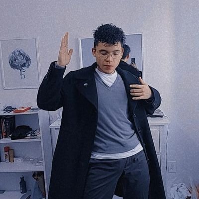 TropicalBowie's profile picture. Lawful Evil. INFJ. Me gustan la política y las neuroc. Nieto mayor, Husky Siberiano y TEA.