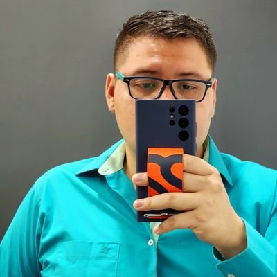 LuisAnayaAvalos's profile picture. A mí no me atrae un buen culo o un par de tetas; bueno no es que no me atraigan me encantan pero no me seducen, me seducen las mentes,me seduce la inteligencia.
