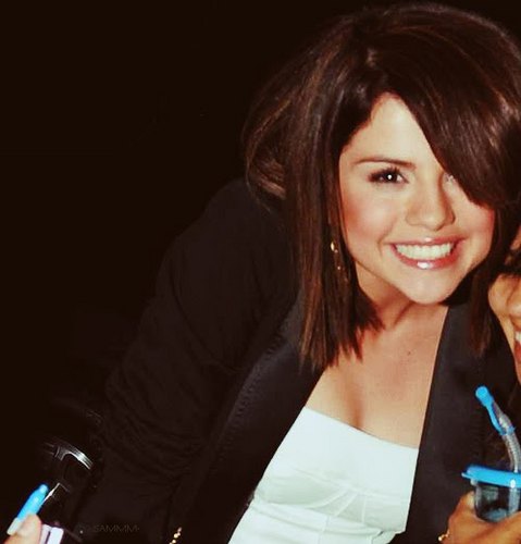 i'm a brazilian selenator and love Selena Marie Gomez more than my life, she is everything to me :) Since: 30/10/11. xoxo.