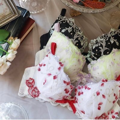 8y70_a's profile picture. 下着を愛でる下着兼日常垢 エロ垢🚹❌ 20⬆️ 骨スト ブルベ冬 F70 無言フォローすみません。仲良くしてください😊 リサマリ アンフィ チンチラデグーを飼いたい人