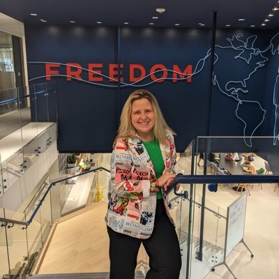 Periodista/venezolana. Creo en el agradecimiento y en que todos tenemos una historia épica que contar. Devoradora del mundo, desaforada de la lectura.