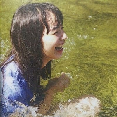 nrschaira's profile picture. i lived in books more than i lived anywhere else || #collegetwt
