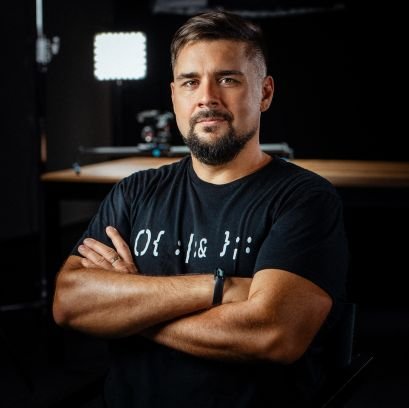 Full stack developer / tech lead and technology enthusiast at heart.