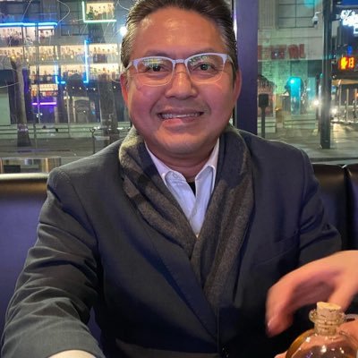 financial advisor, stock analyst and cryptocurrency investor