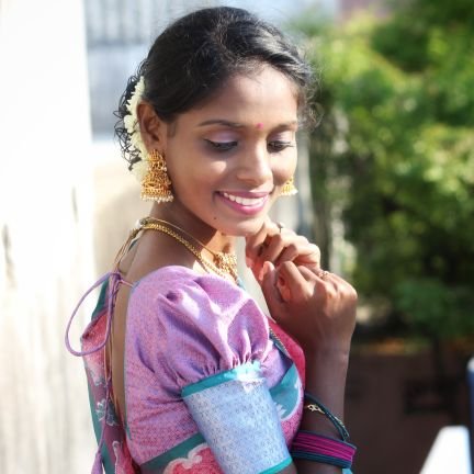 # dAd loves#
#apple products addict#
# chennai gal#
#still single#
#Gng to be bride in future#