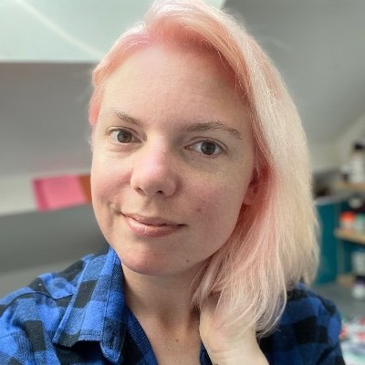 Lucie Cazenave Peyronnet - CM particulièrement drôle, chargée de com' particulièrement vieille et chargée de relations presse relativement dans la norme
