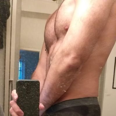 italian Daddy and his Middle 40s in Shape.
hairy,  piggy,  open minded. 
contact me if you wanna play. 
we will have ffun