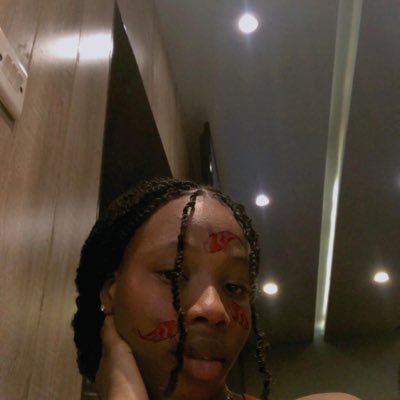 yewande__'s profile picture. Frontend Developer 👩🏽‍💻 | 🧍🏾‍♀️