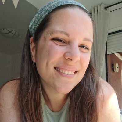 ThaisCJ_'s profile picture. 