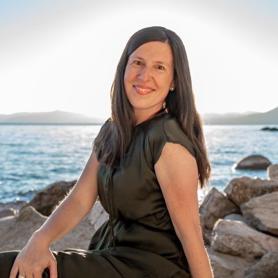 Campaigns Manager at EnterpriseDB. Wife & Mom. Travelling lover.