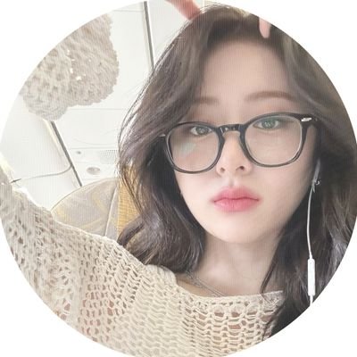 𝐦𝐢𝐮 | 𝐦𝐚𝐠𝐢𝐜 𝐡𝐚𝐧𝐝
♡ spreading love without wand, but with her fluffy hand
─── •✦• ─── open until dn say done