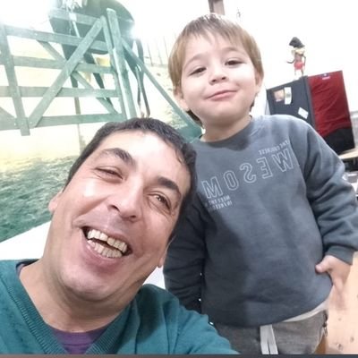 Siempre estoy buscando
a ese tren sin frenos
que me lleve a Katmandú