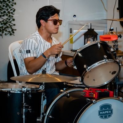 Baterista   -   Drums Player♫ || Para librarme de lo que vivo, vivo.  ig: Josephherrera05