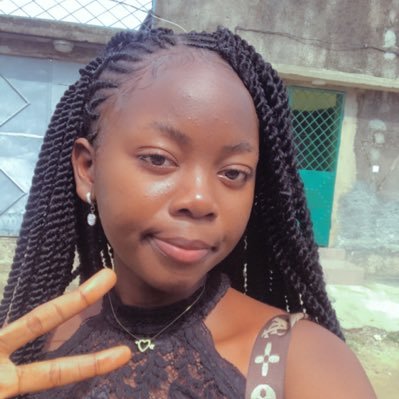 Daliii| vit à Douala|| j’aime rire ça m’aide à me sentir bien|| sociable || Heureuse|| passionnée par la pâtisserie 😍