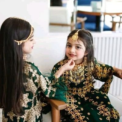 وتستحق قلوبنا أن تُحمل على كفوف من الحُبِ، ونستحق ألا نهون أو يُستهان بنا.💜
ابتسامةٌ حتى آخِر رَمق🍃.