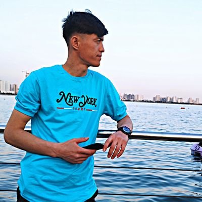 این آدم ویران شده
از دور قشنگ است..(:🧐🖤