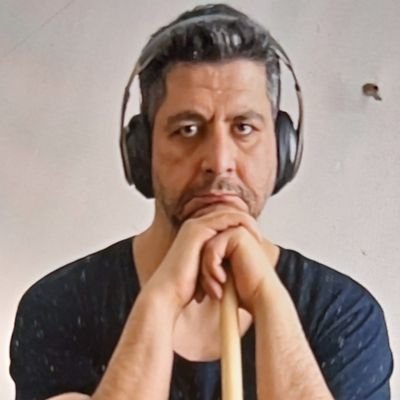 فانی آن شد که نقش خویش نخواند
هر که نقش خویش خواند باقی ماند.
