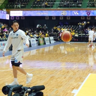 はじめまして✨
23-24シーズン、初めてビーコルのネイビー会員になりました🏴☠✨
千葉ジェッツ、サンロッカーズ渋谷にも入会しました😆
妹と協力して関東圏の試合は直接会場で観戦したいです🥰
新参者ですが、仲良くしてしてください😊
(マスコットはルーク🐻が好きです💞)
無言フォロー失礼します😌