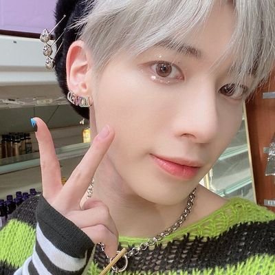 runapoem's profile picture. for TXT, Queenzeye, tripleS, Lesserafim, X:IN, Ichillin' ~🧸🩵