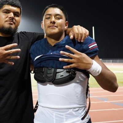 Golden West Football | RB | 6’0 | 205lbs | #juco 26sandoval.jonathan@gmail.com