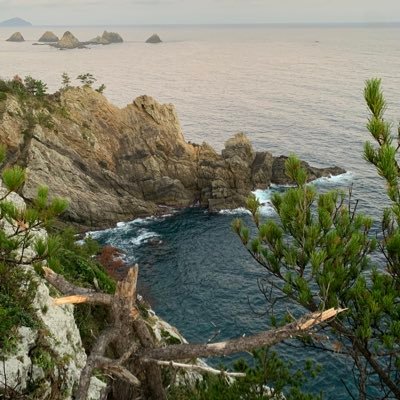 福岡県から長崎県五島市に移住。趣味は釣り。主にショアプラッキング、ショアジギング、エギングをしてます。 釣り仲間欲しいので、無言フォロー歓迎です