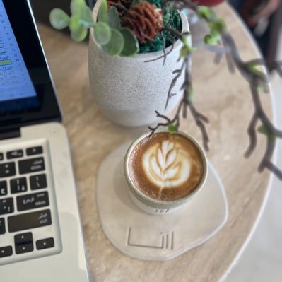 12hajar_ali's profile picture. وحين هَجَرتُ لم أكُ مُستعداً لهذا الموتِ، لكنْ كانَ حلّا..