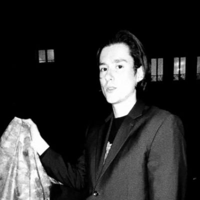 Apolobleu's profile picture. The best for finding shapes in clouds / 🕊