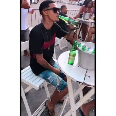Falar com Alguns , Andar com poucos e confia só em Deus .. ✍️💙