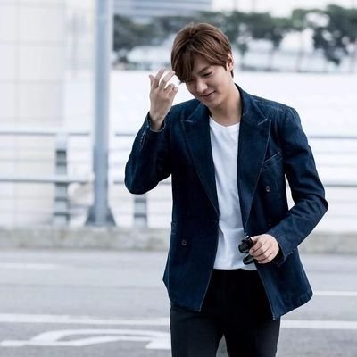 leeminho243's profile picture. 