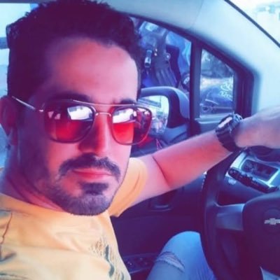 Me gusta mucho los vídeo juegos y salir al cine.