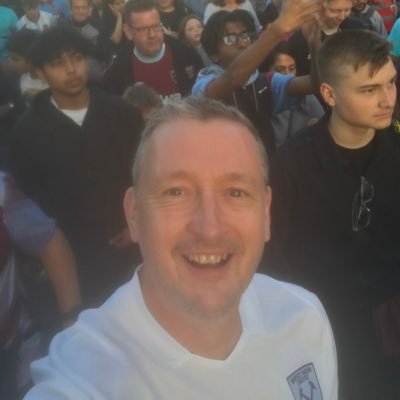 West Ham United ⚒️. Adidas trainers. Beer, wine and whiskey. Good food. Travel.