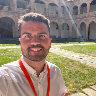 Maestro de Educación Primaria con especialidad en inglés. Apasionado por la tecnología y la IA en Educación. Entrenador UEFA A PRO Nivel III ⚽️