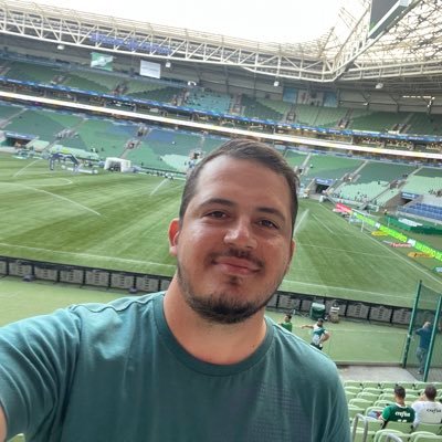 Palmeirense, corneteiro, atrás de notícias o dia todo,