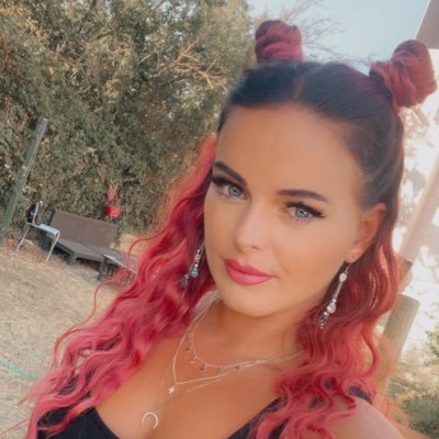 TiffanyLPDLAOff's profile picture. 