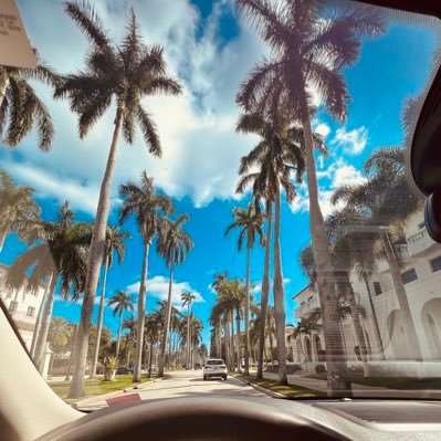 realCarmenDeo's profile picture. Hospitality leadership✨ I strive to lift strong women up. Get glowing, the world needs your magic ✨