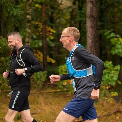 Professioneel klusser. Eigenaar Klusbedrijf Sidney. Vader van 3 zonen, 60 jaar. 
Marathonloper #happyklusser