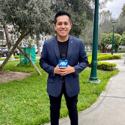 Narrador y periodista deportivo en ATV. Máster en Dirección de Comunicación y Periodismo Deportivo.