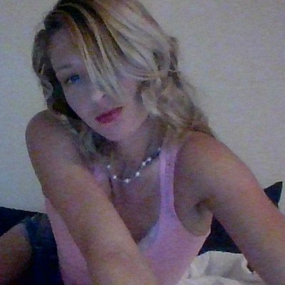 Amature cam girl who loves nothing more then making you smile and me wet ;)