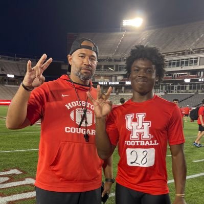 2026 Defensive back| +36 inch vert| 535 lb squat| 255 bench press| 11.10 100m| 22.48 200m| Wt: 185 lb Hgt: 5’10| Attending Lamar High School in HISD| 4.1 GPA|