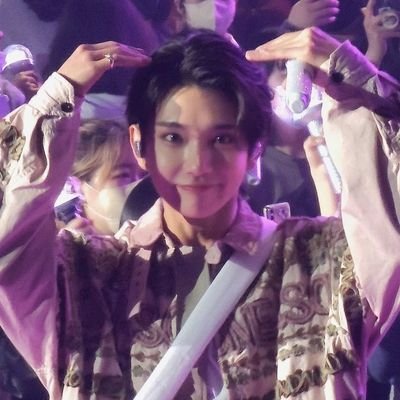 ₊˚✧ (fangirling account) . . . qui n’avance pas, recule ᵎ ִֶָ 𓂃´ˎ˗